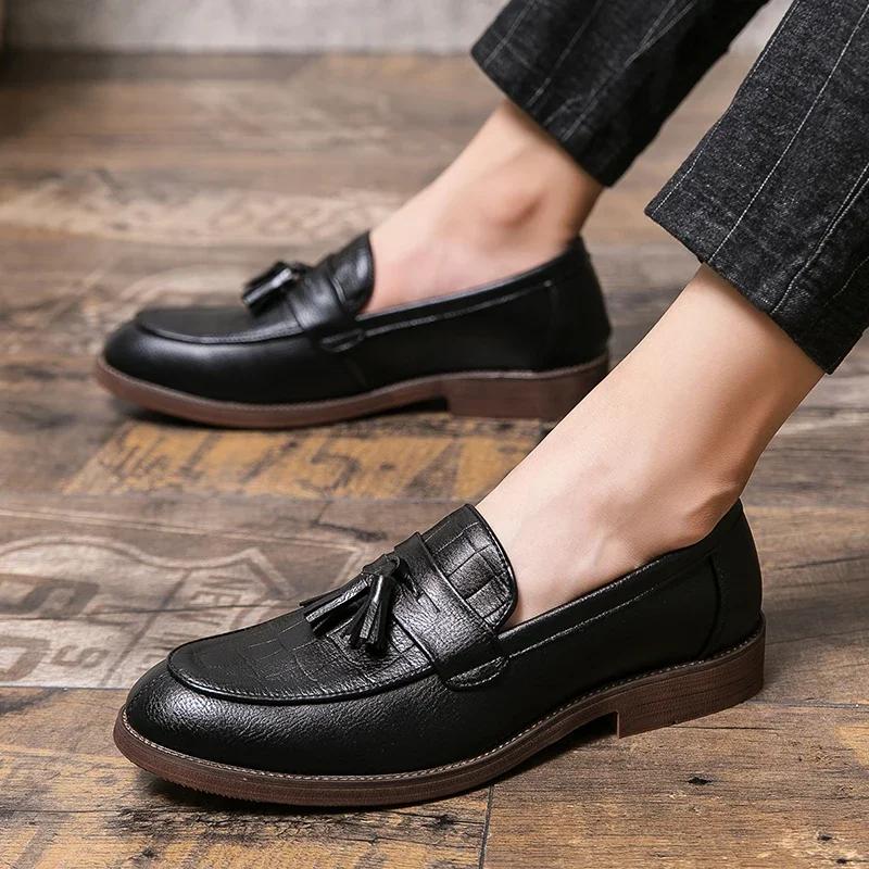 2025 Leather casual shoes men loafers Luxury Band Slip on male dress shoes leisure style good Wear-resistant sole big size 38-47