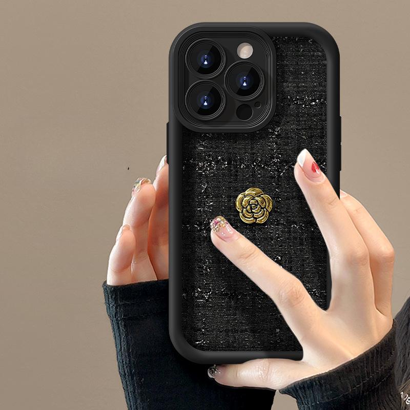 Das dreidimensionale Kamelien-Armband ist geeignet für Apple 16 Plüschstoff-Handyhülle 15pro, leichter Luxus 14 mit feinen Löchern und Anti-Sturz 13/12