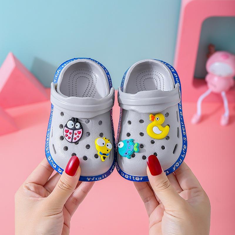 Children's Summer Slippers, Closed-Toe Cartoon Hole Sandals, Anti-Slip Indoor Home Shoes for Infants and Toddlers, Soft-Soled Sandals.