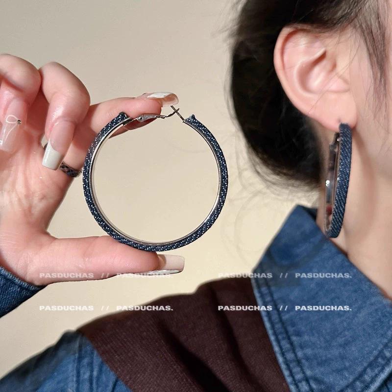 Autumn and winter new metal glossy ball earrings, femininity, advanced sense, square and round face, thin earrings, retro ear jewelry