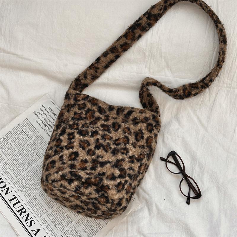 41 autumn and winter fashion leopard print woolen underarm bag women's bucket bag large capacity shoulder bag