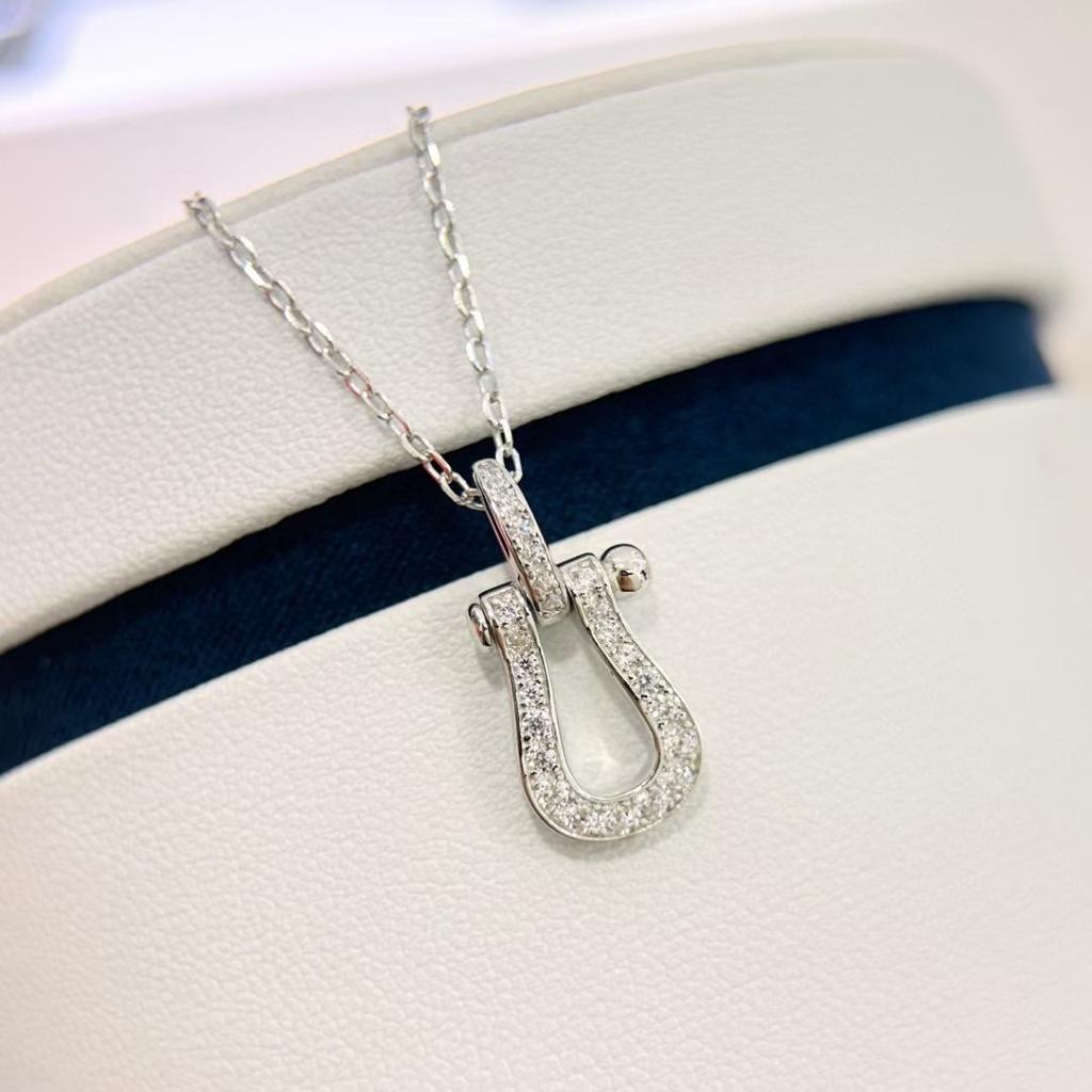 Horseshoe Buckle Necklace Full-diamond Pendant Hemp Rope Chain