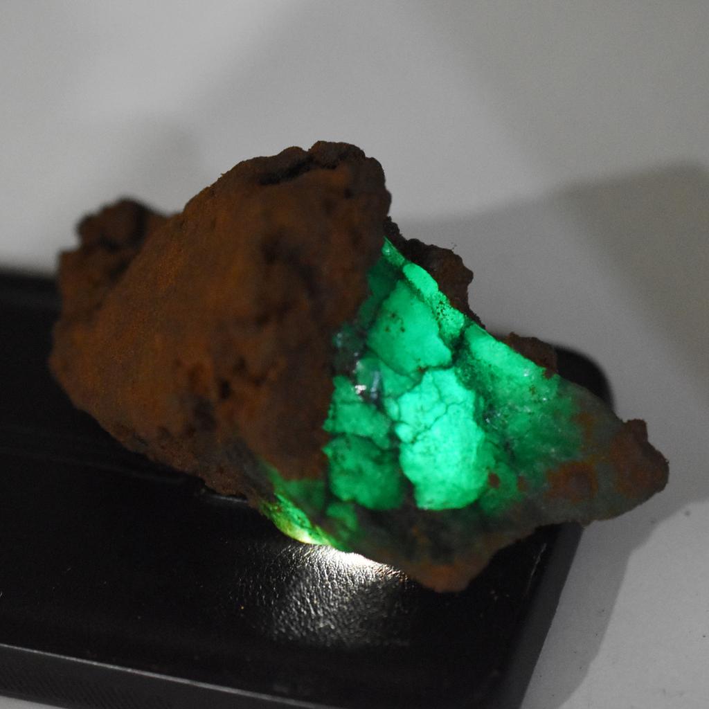 Natural Green Emerald Loose Gemstone 919.95 ct Rough for Lapidary and Gem Collections