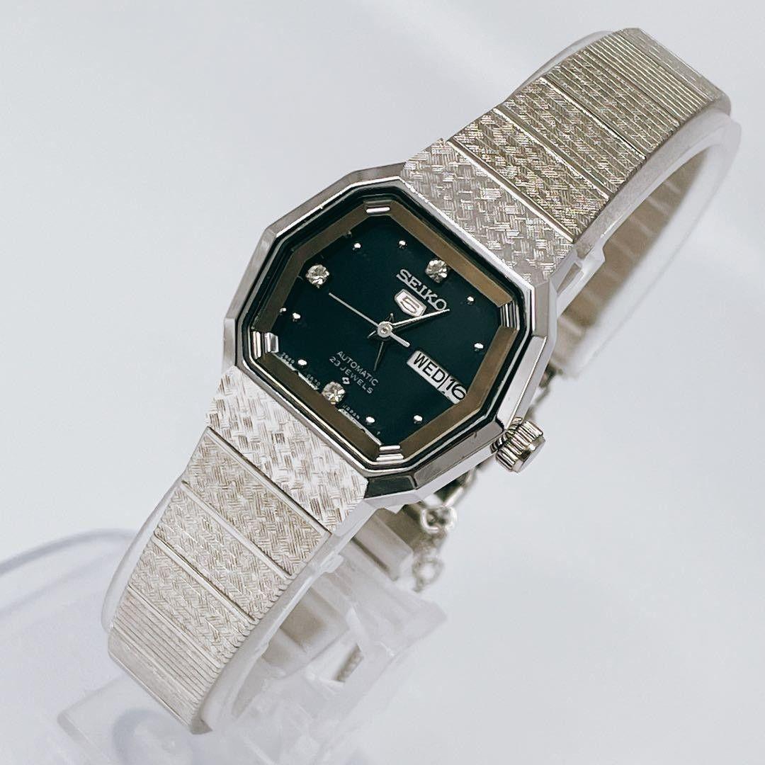 In operation Seiko 5 Seiko automatic watch 23 jewels black dial ladies rare SEIKO square 2949-5670