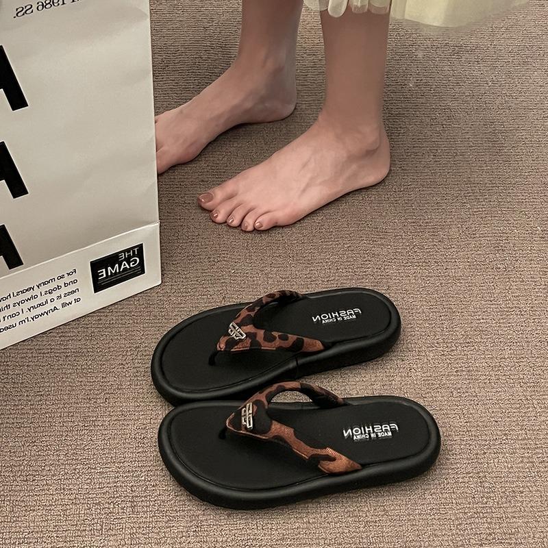 Premium Sense Pinch Foot Flip-flops Shoes Women's Summer Outer Wear Summer New Sandals Non-slip Thick-soled Beach Shoes