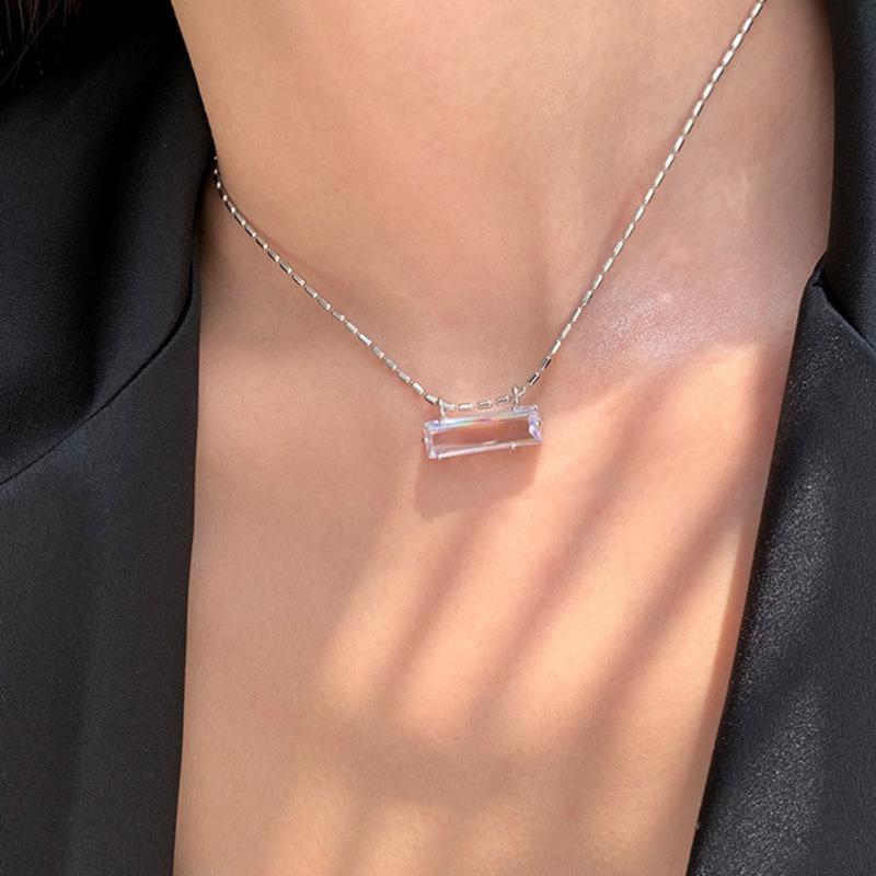 Elegant Metal Heart Clavicle Necklace for Women - Light Luxury Design