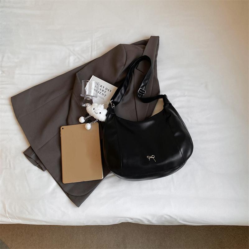 Summer New Large Capacity Underarm Shoulder Bag Crossbody Bag Women's Fashion Backpack Comes with a Small Doll as a Gift