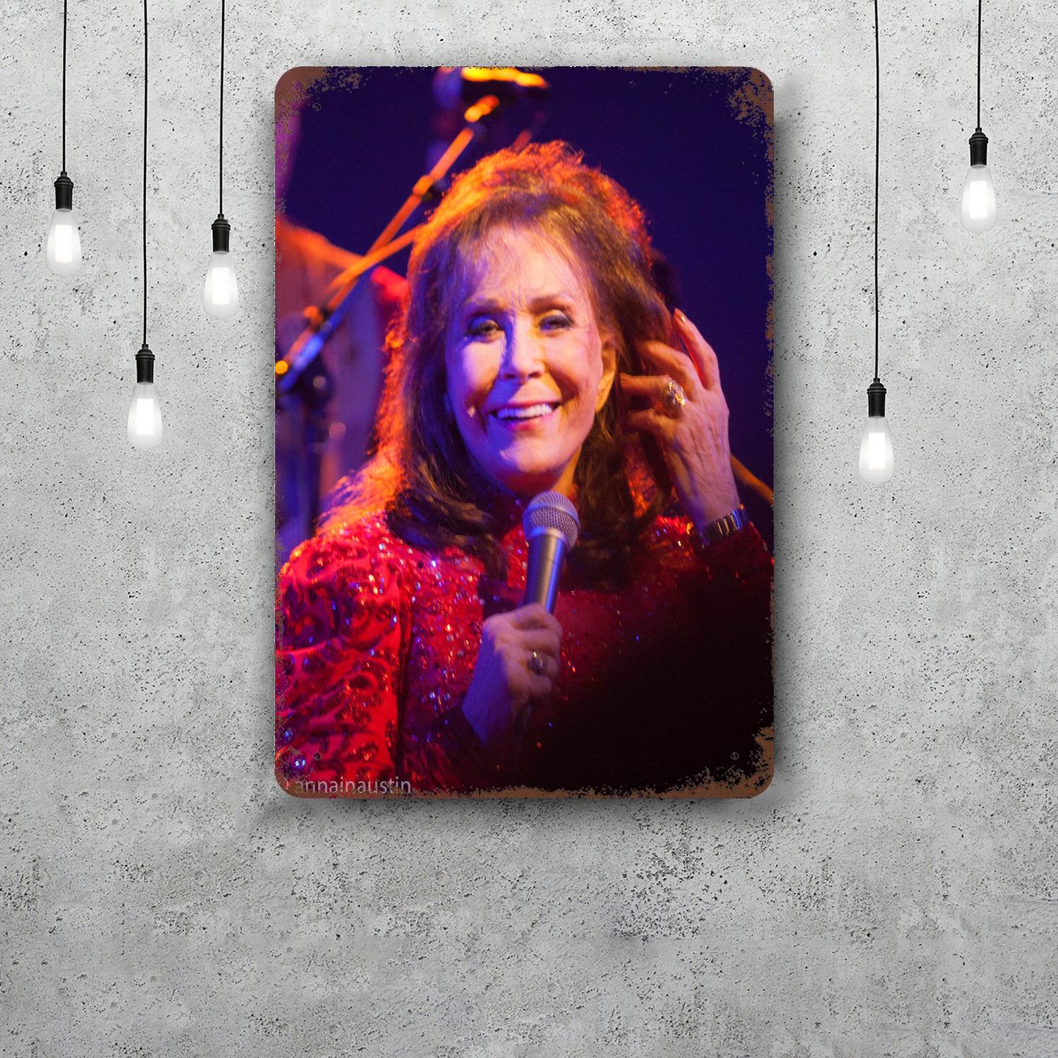 

Loretta Lynn Decor Poster Vintage Tin Sign Metal Sign Decorative Plaque for Pub Bar Man Cave Club Wall Decoration 20x30cm（7.8x11.8inch）