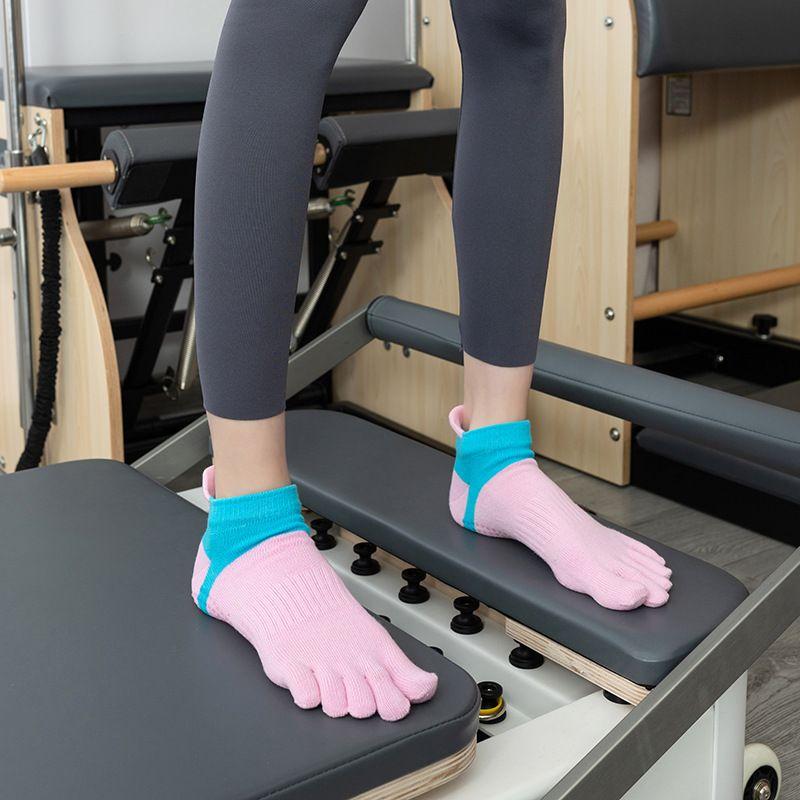 

Носки для фитнеса в помещении с пальцами, профессиональные носки для пилатеса и йоги, нескользящие, влагоотводящие, дышащие, с раздельными пальцами, спортивные носки Y063-Pink