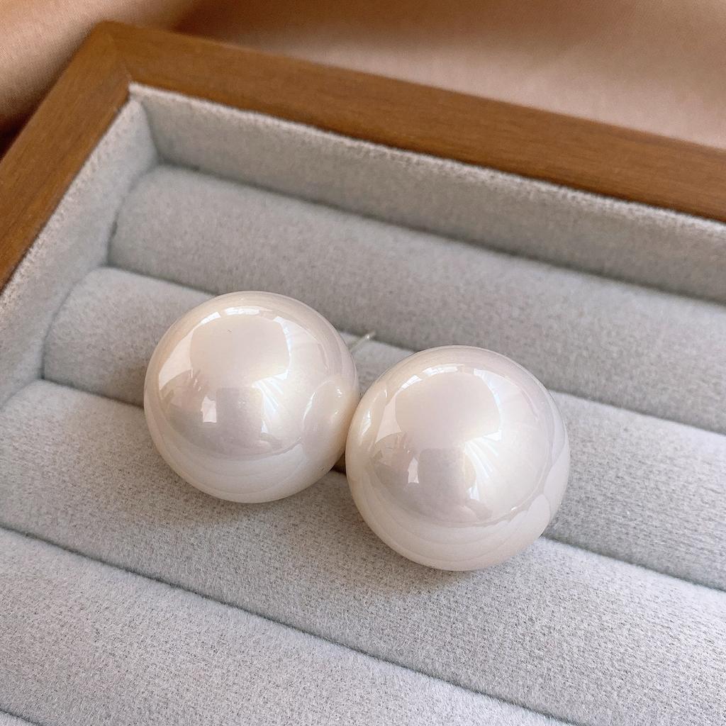 Retro Hong Kong style simple geometric round pearl stud earrings temperament earrings women