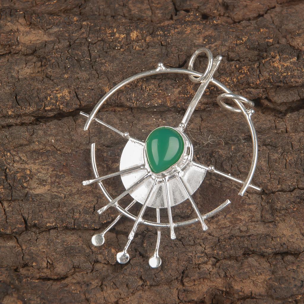 Grüner Onyx Anhänger, handgefertigter Edelsteinschmuck, 925er Sterlingsilber-Anhänger, Unikat-Design-Schmuck