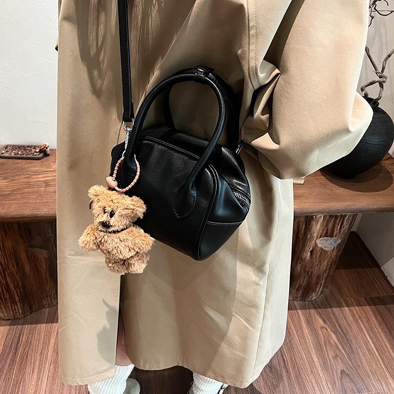 

Korean version 2025 autumn new small square bag versatile handbag women s niche design high-end messenger bag 16*13*15 чёрный