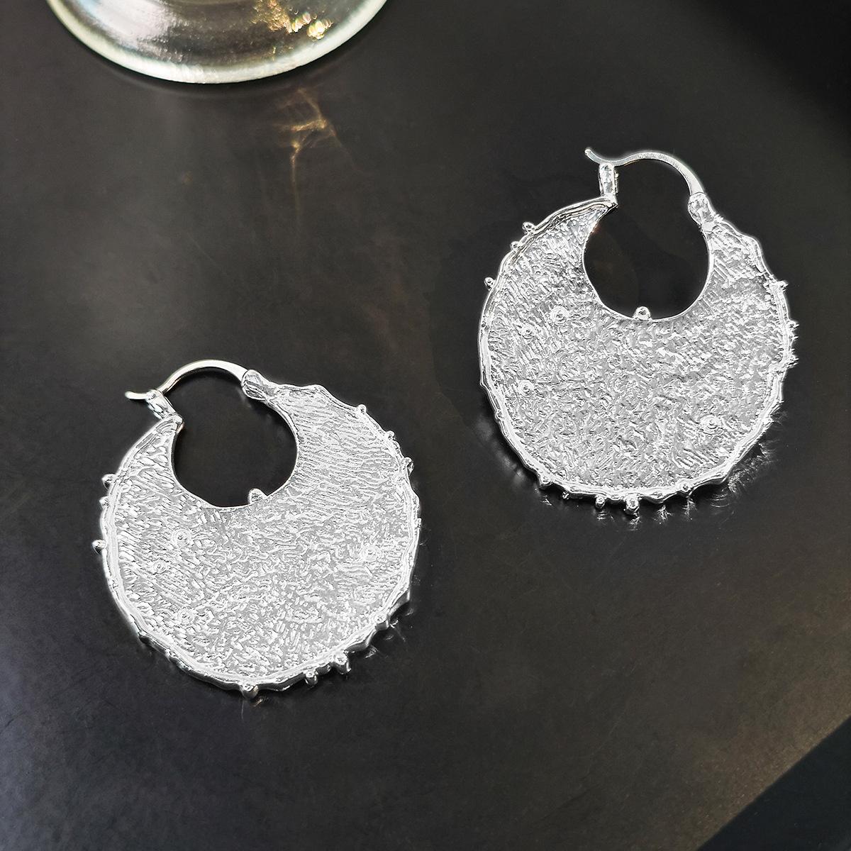 

Уникальные серьги с металлической текстурой в стиле ретро — минималистичные женские серьги с геометрическим кругом серебряный