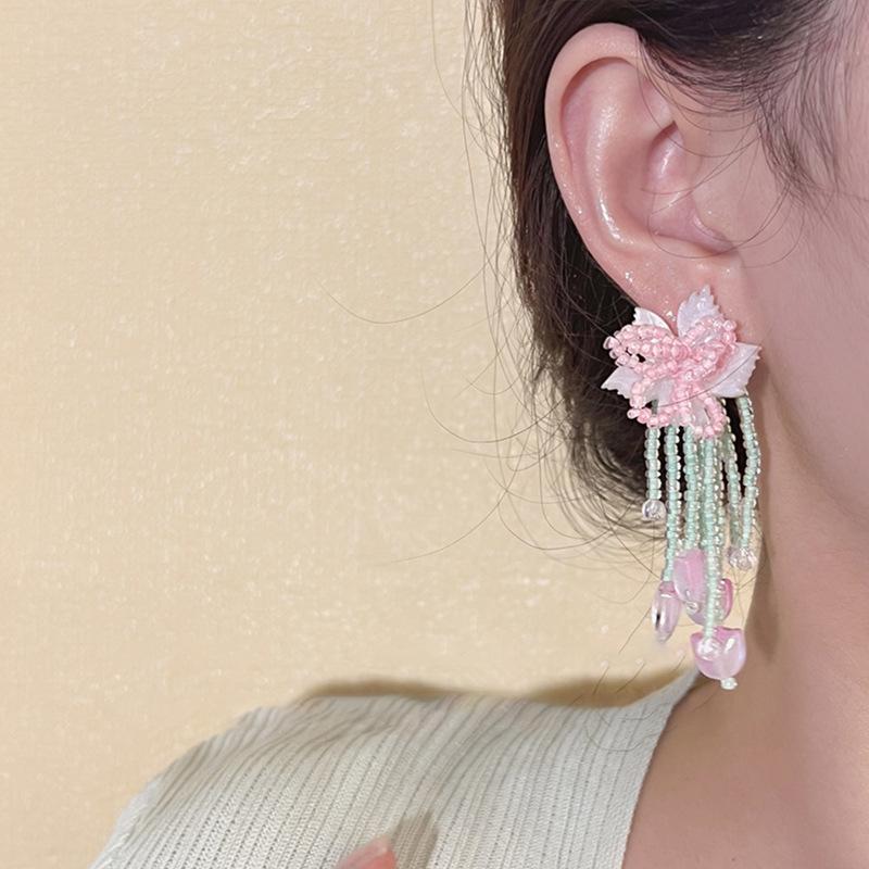 Color Dopamine Handmade Beaded Flower Fringed Stud Earrings Women'S Light Luxury Fashion High-End Elegant Versatile Earrings