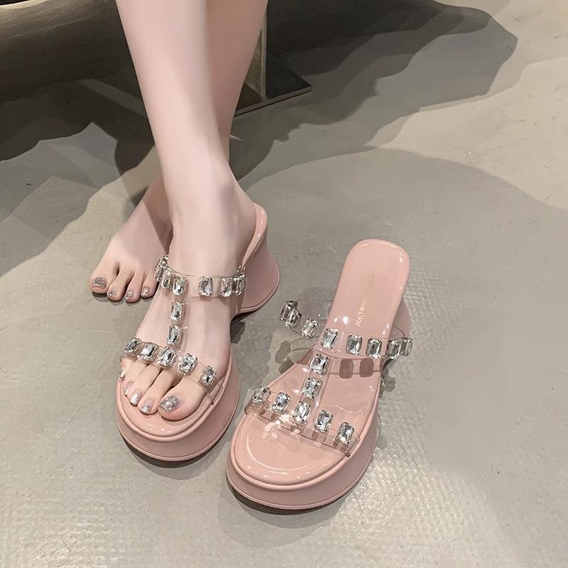 Transparent with rhinestones, wearing muffin bottom cool slippers, women look thin and beautiful in summer, holiday style thick bottom open toe