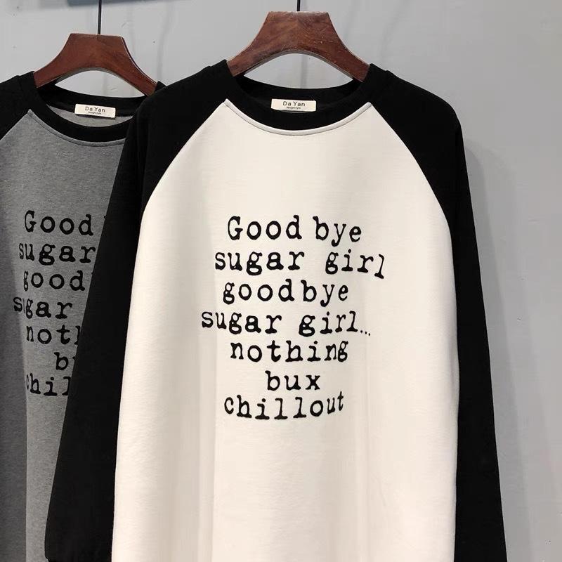 

Очень большая винтажная футболка с длинными рукавами и открытыми плечами для женщин, свободный базовый слой с принтом в виде букв для осени и зимы M чёрный/белый