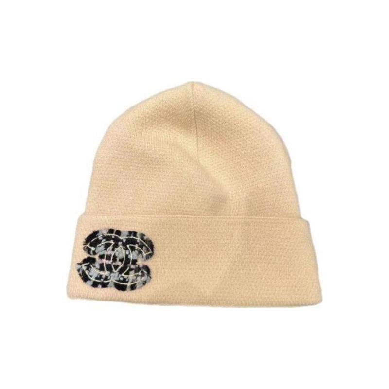 

CHANEL brand label knitted wool hat women s yellow жовтий