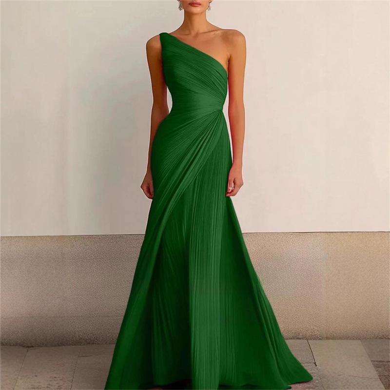 2026 Elegant Cross-Shoulder European & American Light Luxury Slim-Fit Banquet Gown
