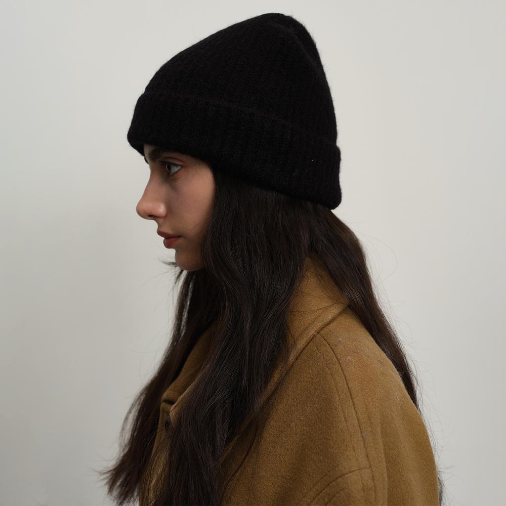 New knitted solid-color wool hat women's versatile big head circumference cold hat knitted to keep warm and show the face, small ear protection, popul