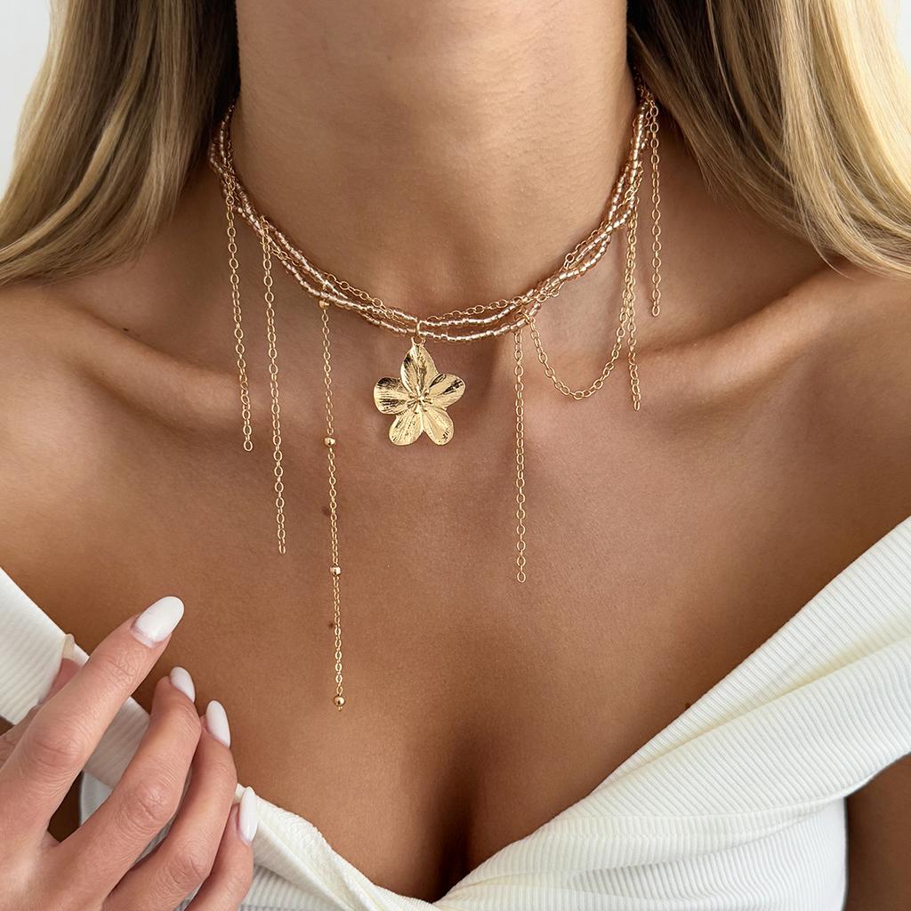Salircon Bohemia Gold Color Flower Pendant Necklace for Women Creative Metal Tassel Choker Casual Versatile Jewelry Accessories