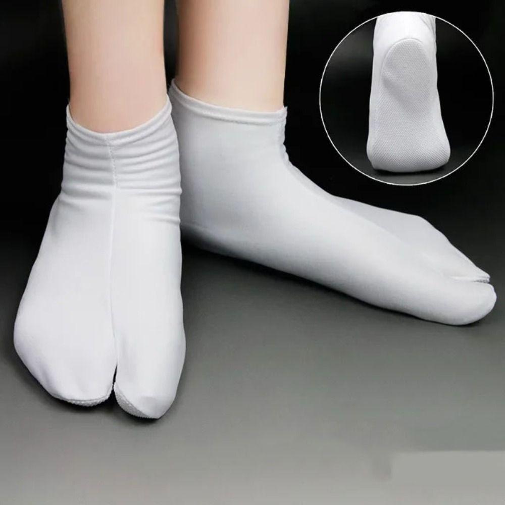 Japanese Style Two Toed Socks Embroidery Flower Split Toe Sock Breathable Short Tube Socks Cosplay