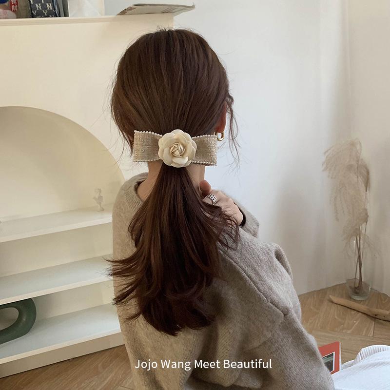 Herbst Kamelie Duftende Schleife Haarspange: Stilvolles großes Damen-Accessoire für den Hinterkopf.