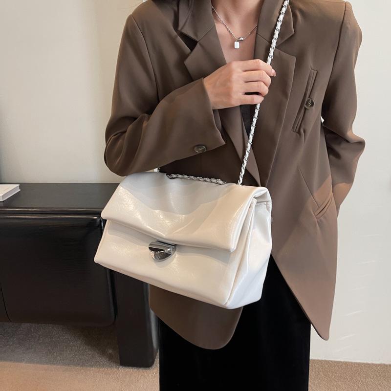 Retro fashion underarm large-capacity bag women's new autumn and winter 2025 niche high-end tote bag shoulder bag
