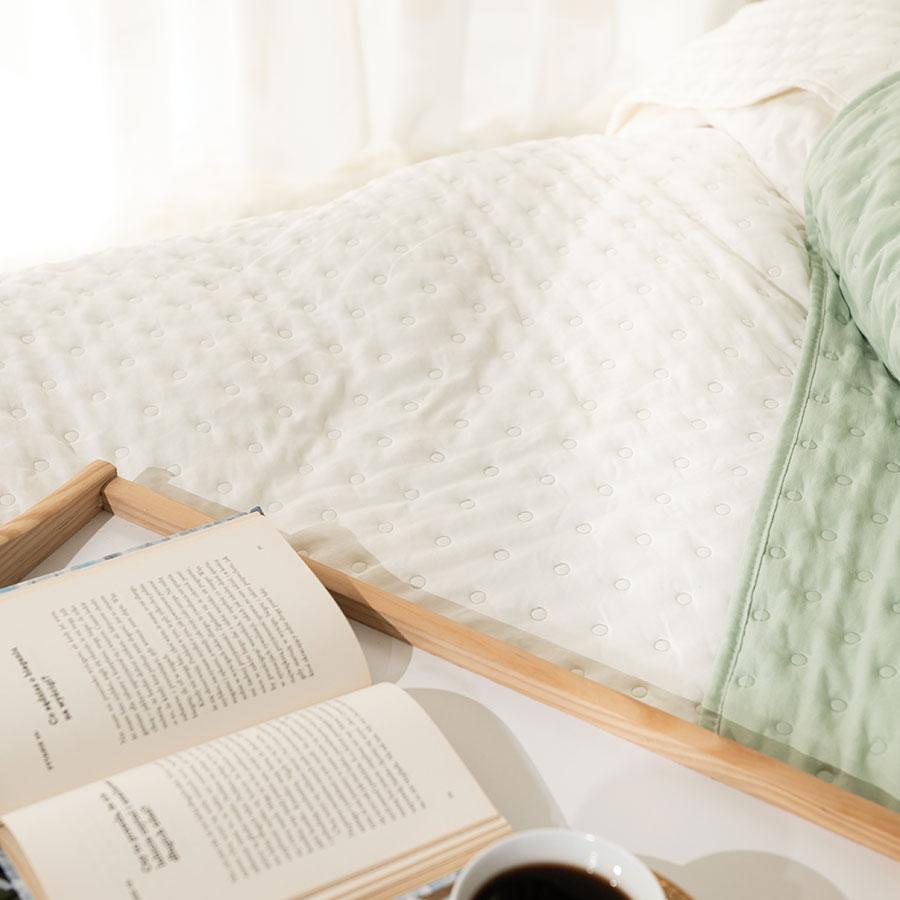 NULES Decorative bedspread - subtle ecru with embossed pattern - 220x240cm