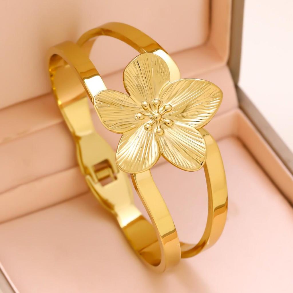 Europäischer & Amerikanischer Mode-Star Zirkon Armband: 18K Titanstahl, Nicht verblassend, Elegantes Design