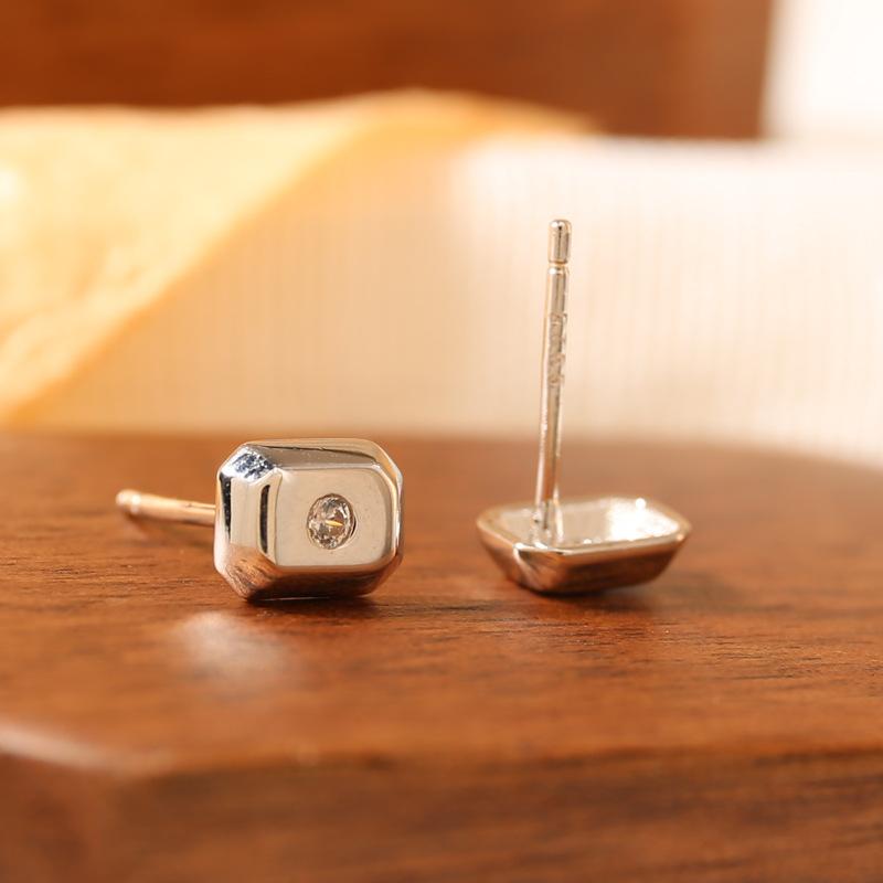 

Маленькие прямоугольные серьги-гвоздики для женщин, модные универсальные серьги высокого класса для лучших подруг в качестве подарков