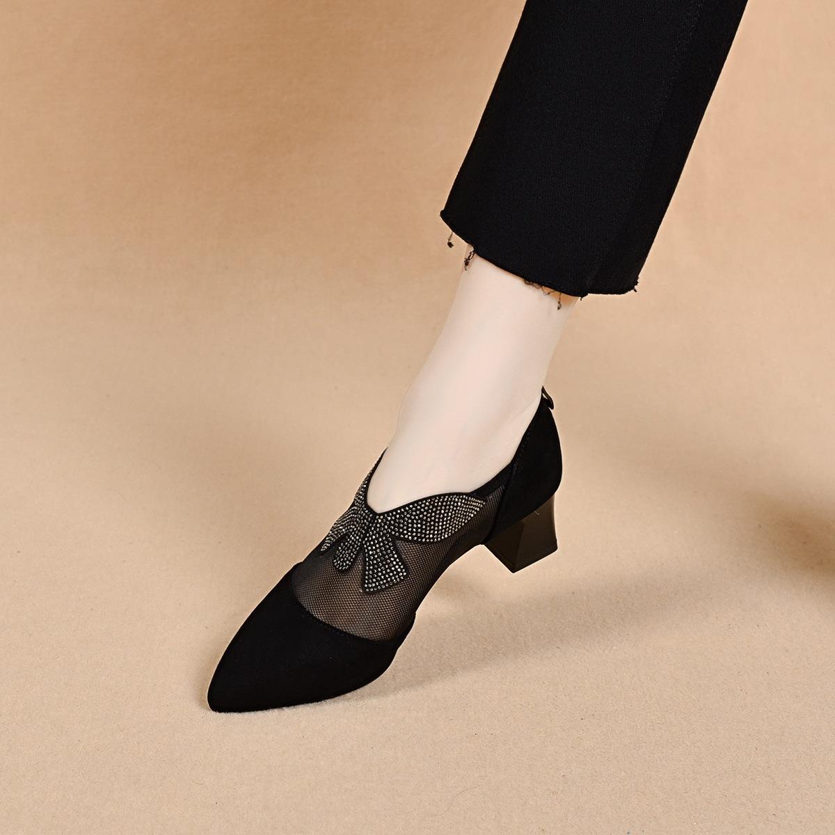 

Остроконечные сетчатые туфли женские весна-лето 2025 простые темпераментные дизайнерские туфли со стразами и бабочками-цветами на молнии маленькие одинарные туфли 41