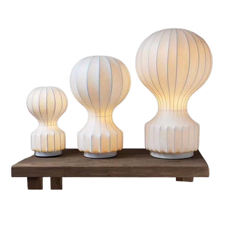 Helle Pilz-Tischlampe