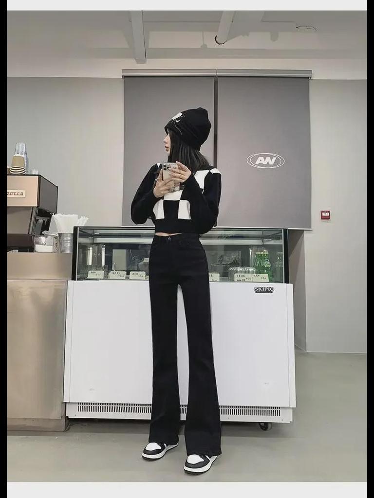 Women's Slimming High-Waist Flared Jeans: Niche Design, Elastic, Floor-Length Horseshoe Pants for Autumn