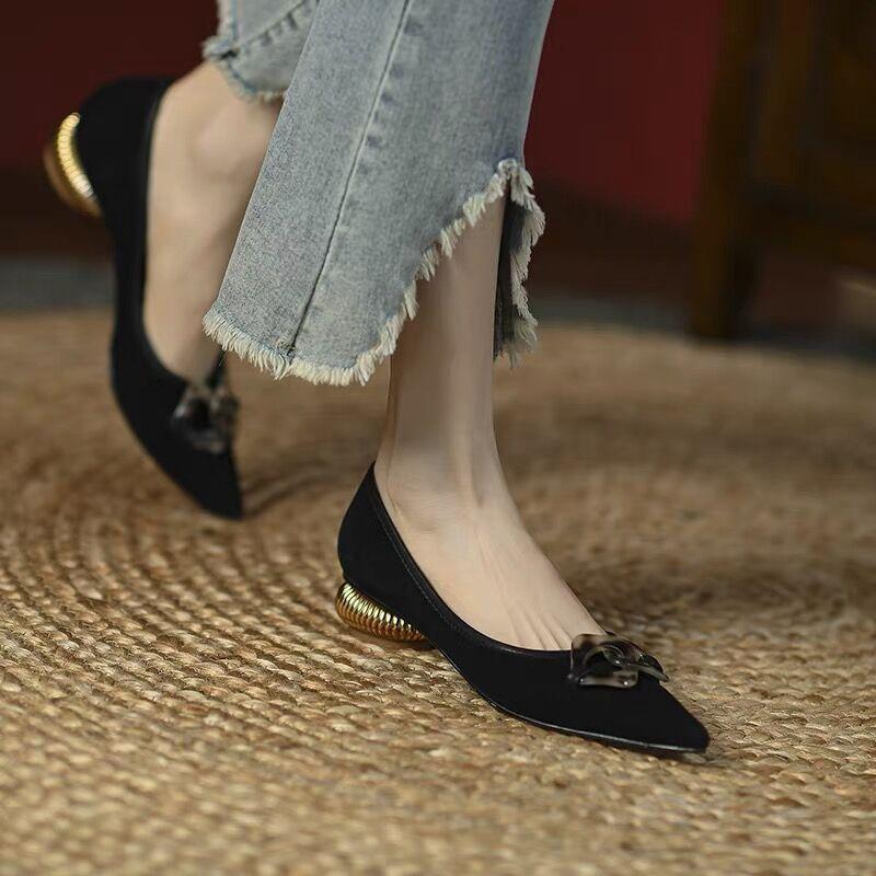2023 new spring and autumn versatile leopard print pointed head shallow mouth niche French women's shoes retro thick heel flat sole shoes women