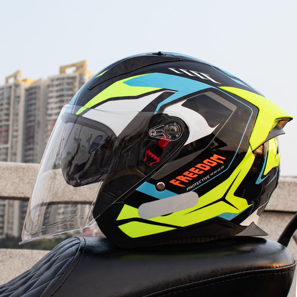 Unisex Motorcycle Helmet with Dual Lens Half Helmet Warm Three-Quarter Motorcycle Racing Style Scooter Helmet for All Seasons