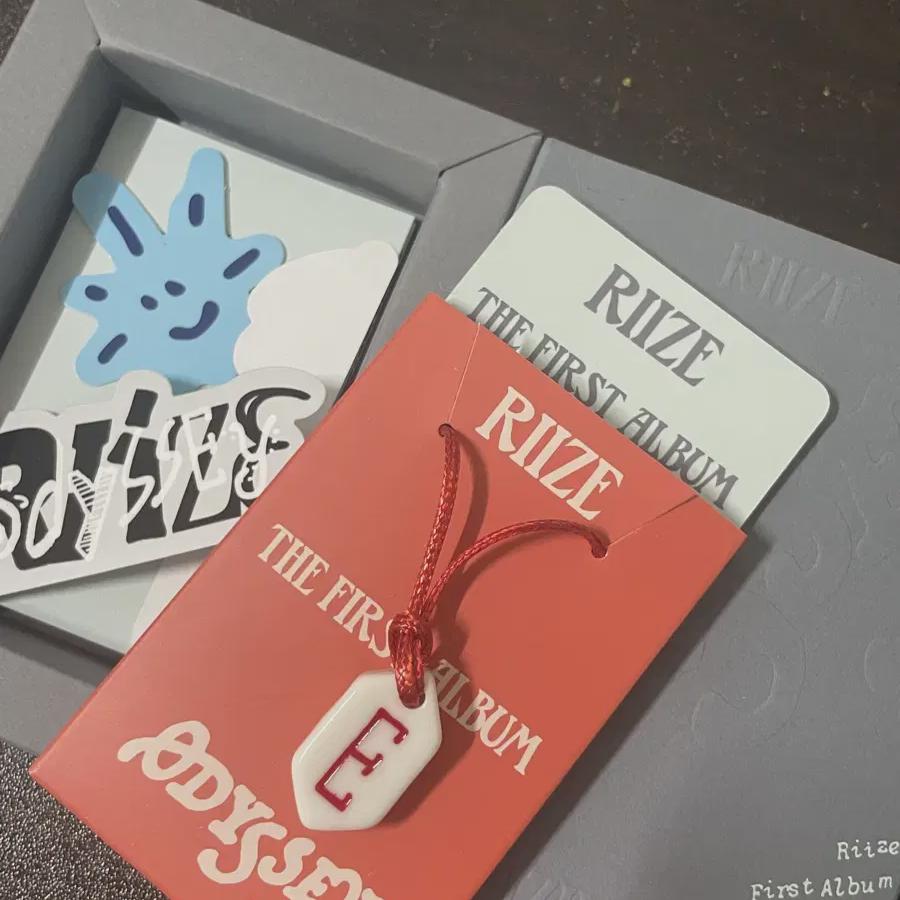 

Riize Rise Odyssey Sunlove Necklace Album E Version