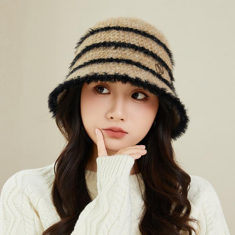 

Вязаная панама в корейском стиле, полосатая, с сочетанием цветов, плюшевая шляпа рыбака для женщин, без макияжа, маленькая теплая шапка, подчеркивающая лицо One Size