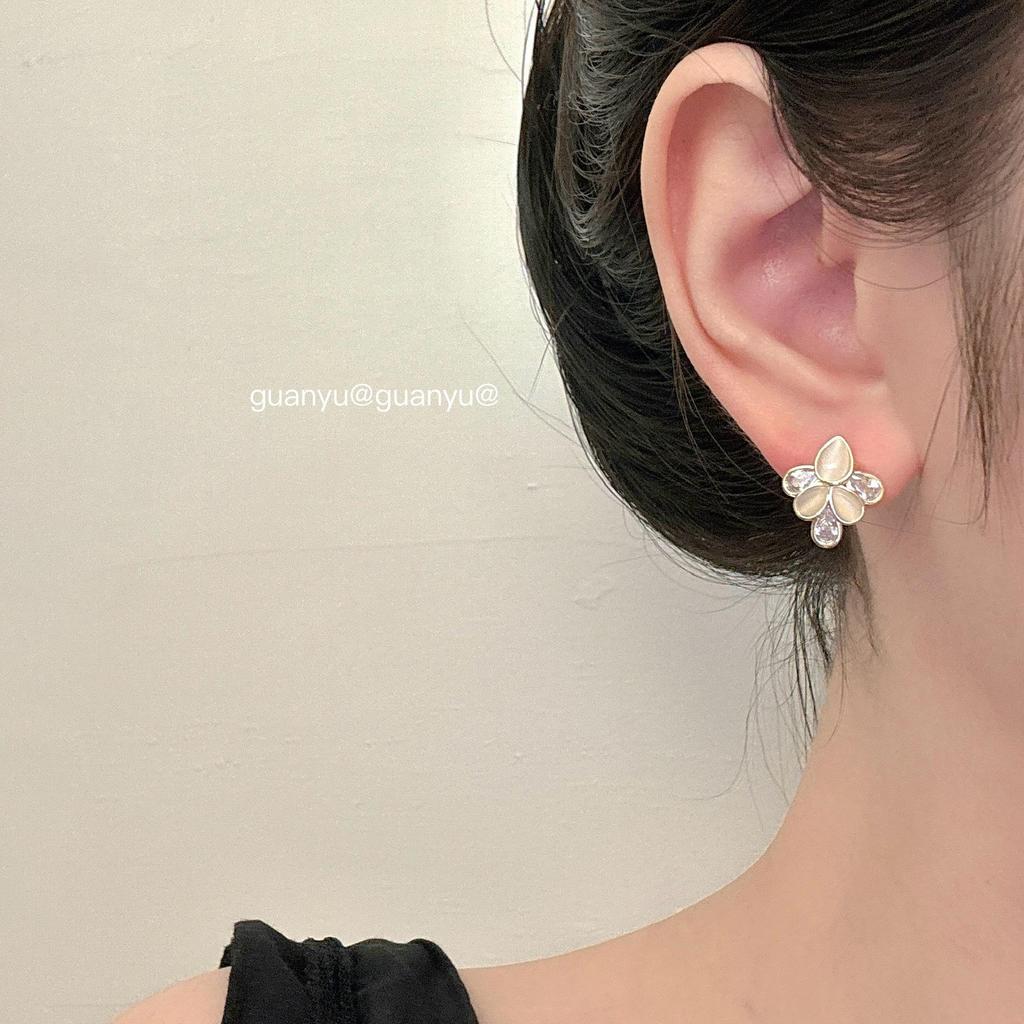 Utsökta Örhängen med Zirkon Kattöga Teardrop: Elegant dammode, lyxig och mångsidig.