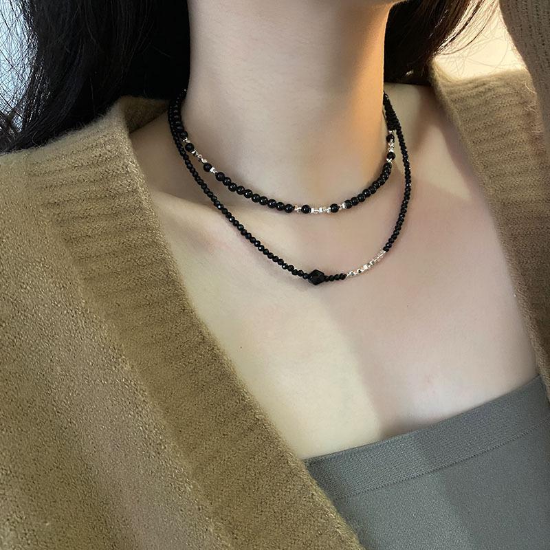 Collana Clavicolare da Donna in Acciaio Titanio con Perline di Agata Nera Retro Gioielli