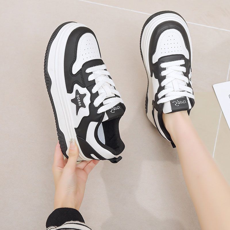 Board shoes women's spring and autumn flat platform 2025 spring new orders surge versatile students black star leisure sports white shoes