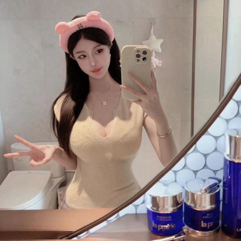 

White Sexy U-Neck Small Flying Sleeve Knit Slim fit Short sleeve Curved Hem Slimming Waist Hugging Pure Desire T-shirt Women s Spring Apricot M