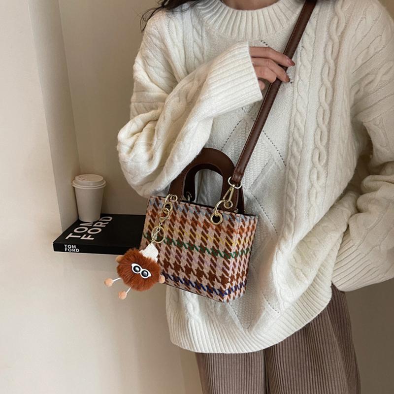 Jesienna i zimowa niszowa wełniana mała torba, prosta i wszechstronna torba na ramię na jedno ramię, torba retro w kratę księżnej Diany