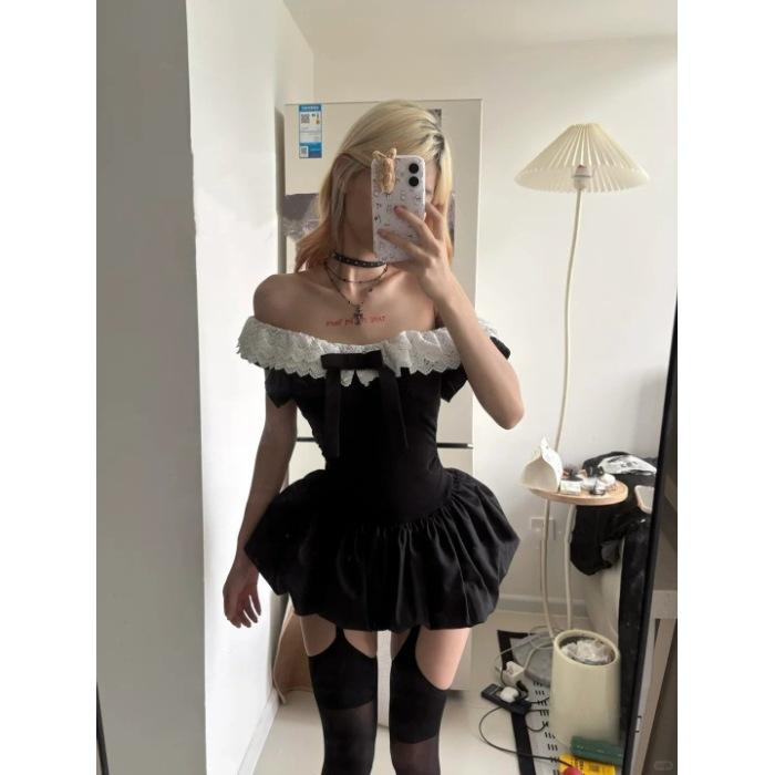 Reiche Tochter fühlt sich klein schwarzes Kleid Spitzenverbindung One-Shoulder-Kleid Damen Sommer Taille dünn Knospenkurzer Rock