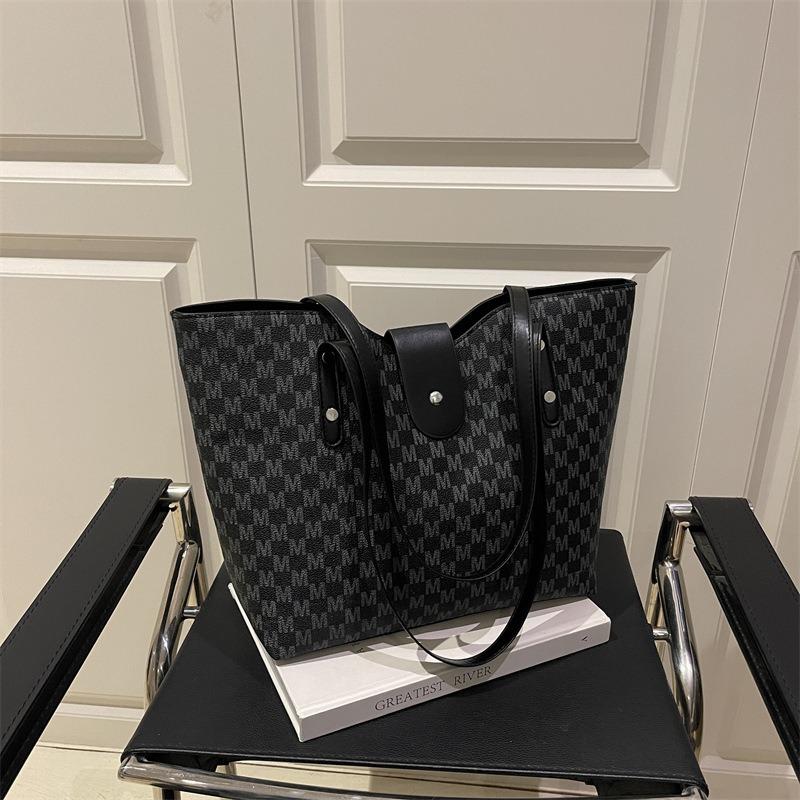 Large Capacity Versatile Armpit Bag Fashionable Work Commuter Bag Casual Shoulder Bag Trendy Tote Bag