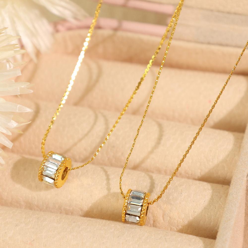 Hot-selling European and American micro-inlaid diamond small waist pendant women's titanium steel collarbone chain jewelry