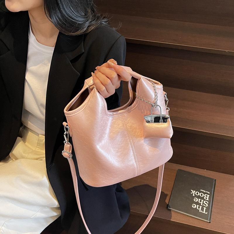 Large-capacity Bag Women's Leisure 2025 New Summer Versatile Messenger Bag Simple and Popular Portable Child and Mother Bucket Bag