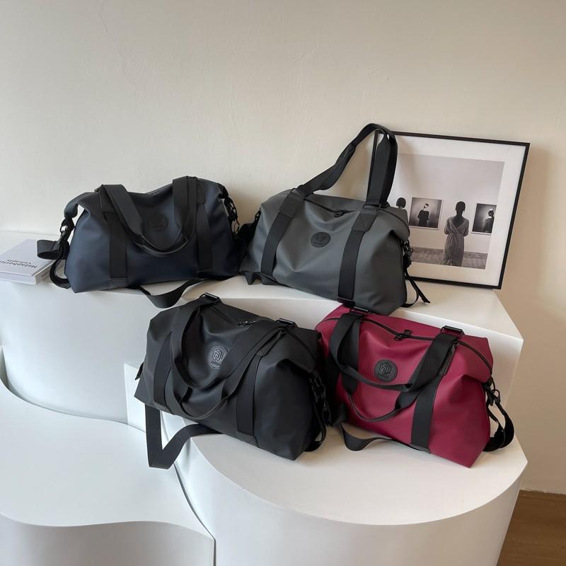 Korean version of fashion yoga fitness bag, shoulder messenger cover, tie rod duffel bag, light portable business trip short travel bag