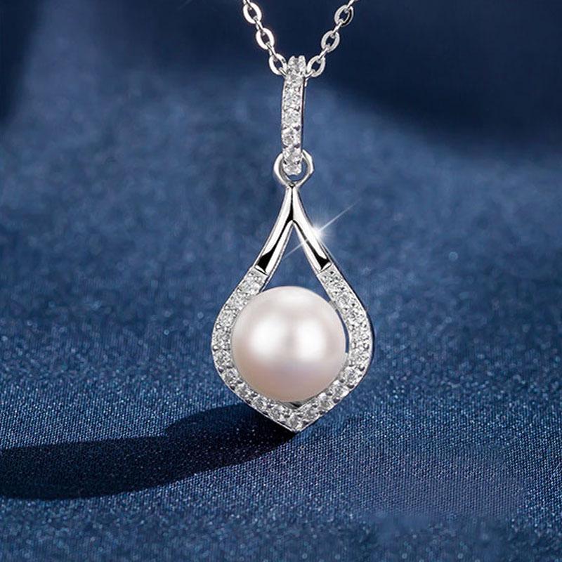 Women's Synthetic Shell Pearl Clavicle Necklace - Elegant Mother's Day Gift for Elders