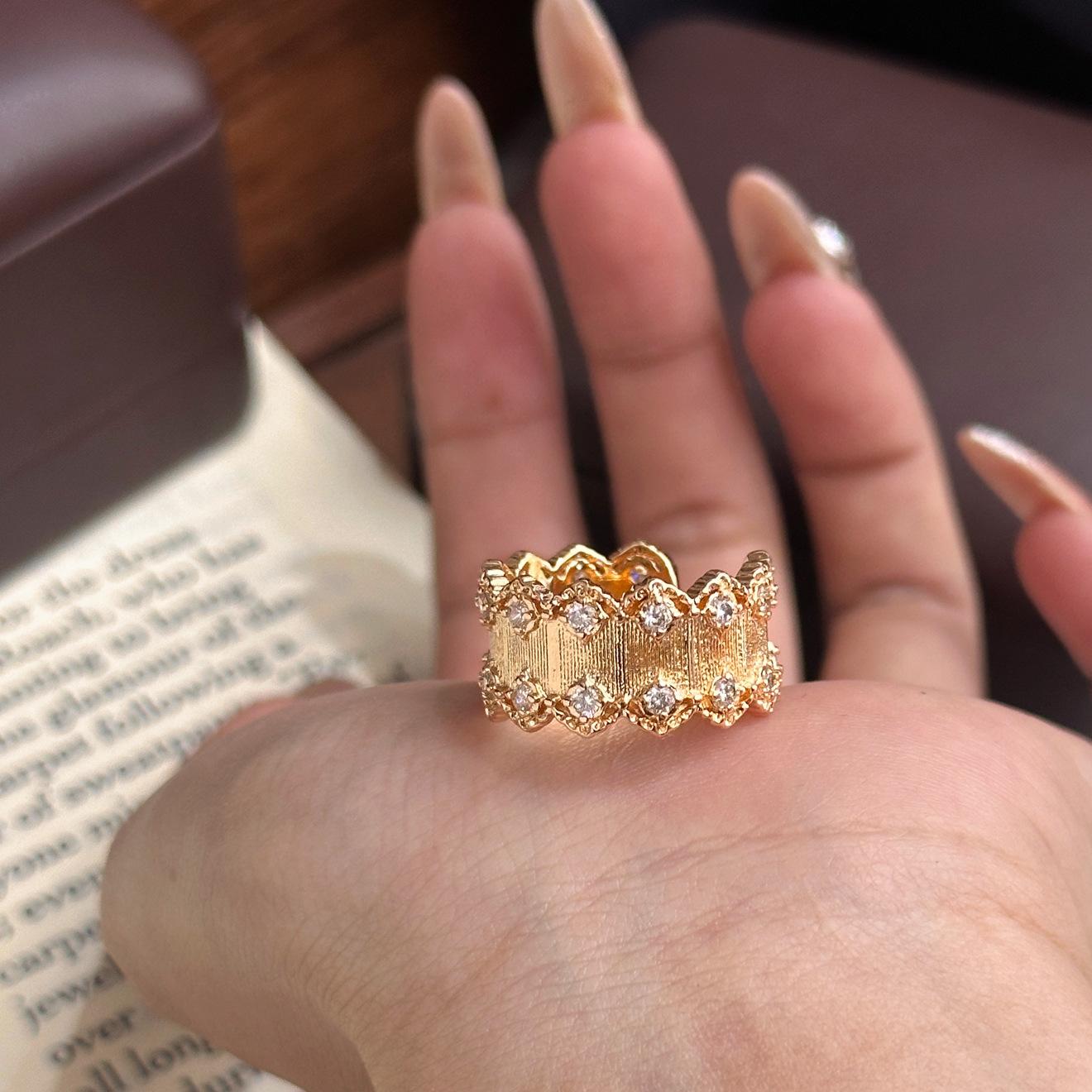 

Xiaohongshu explosion heavy industry brushed point diamond lace ring light luxury bra medieval ring hair