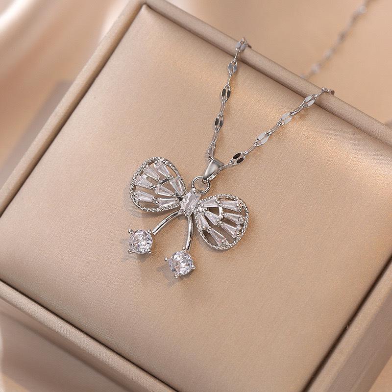 Butterfly Necklace with Color-Retaining Zircon - Fashionable, Versatile Women's Jewelry Accessory.